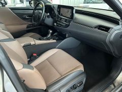 Lexus ES 300h Premium Edition - ფოტო 12
