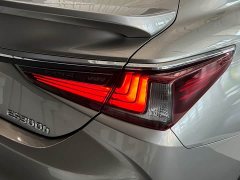 Lexus ES 300h Premium Edition - ფოტო 20