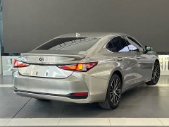 Lexus ES 300h Premium Edition - ფოტო 4