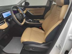 Geely Boyue L 2023 1.5TD DCT Luxury - ფოტო 17