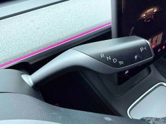 Tesla Model Y Rear-Wheel Drive - ფოტო 17