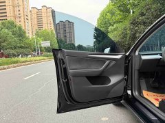 Tesla Model Y Rear-Wheel Drive - ფოტო 6