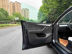 Tesla Model Y Long Range All-Wheel Drive - ფოტო 6