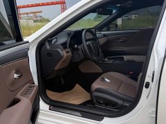 Lexus ES 300h Premium Edition - ფოტო 4