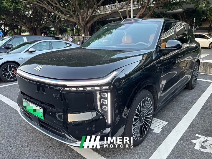 IM Motors Zhiji LS8 52 Max Luxury Six-Seater