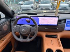 IM Motors Zhiji LS8 52 Max Luxury Six-Seater - ფოტო 4