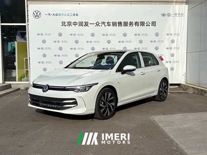 Volkswagen Golf 300TSI Pro