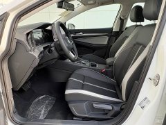Volkswagen Golf 300TSI Pro - ფოტო 5