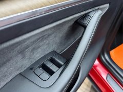 Tesla Model Y Long Range All-Wheel Drive - ფოტო 11