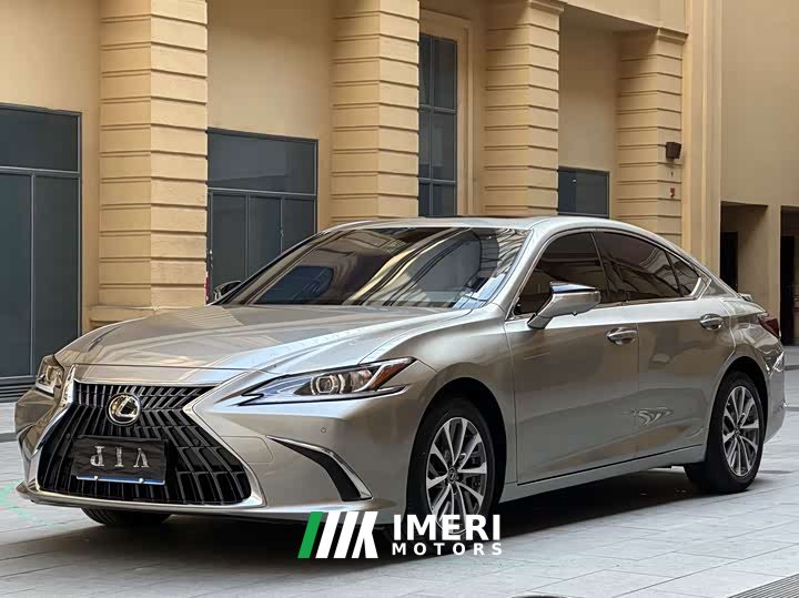 Lexus ES 2022 300h Excellence Edition - ავტომობილი ჩინეთიდან