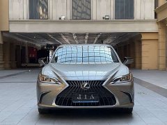 Lexus ES 2022 300h Excellence Edition - ფოტო 2