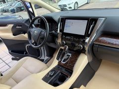 Toyota Alphard Hybrid 2.5L Luxury - ფოტო 17