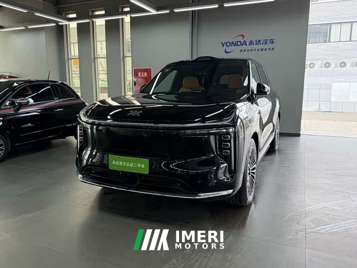IM Motors Zhiji LS8 52 Max Luxury Six-Seater