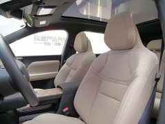 Volvo XC70 Plug-in Hybrid 2026 Two-Wheel Drive Long Range Core - ფოტო 12