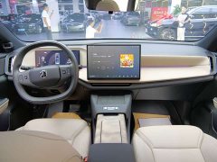 Volvo XC70 Plug-in Hybrid 2026 Two-Wheel Drive Long Range Core - ფოტო 8