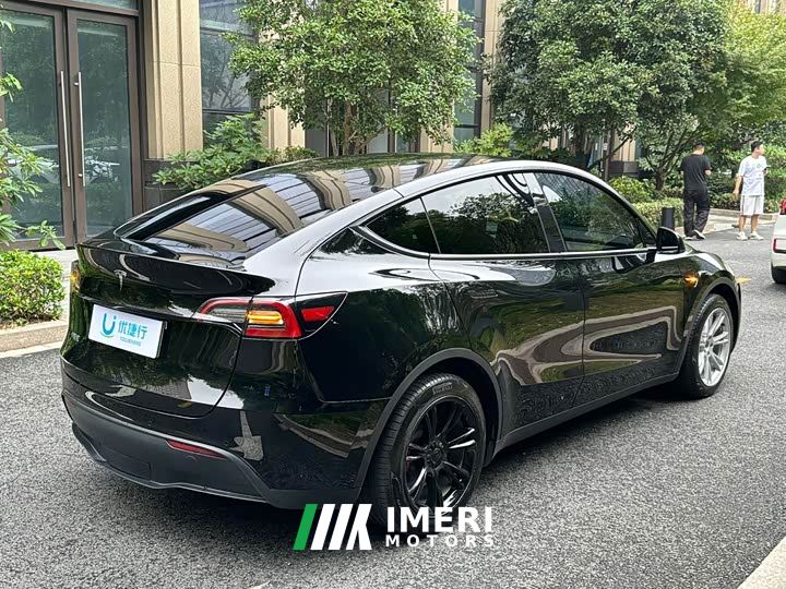 Tesla Model Y Facelift Rear-Wheel Drive