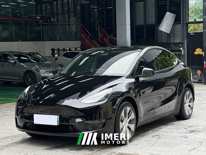 Tesla Model Y Standard Range RWD