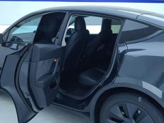 Tesla Model Y Rear-Wheel Drive - ფოტო 5