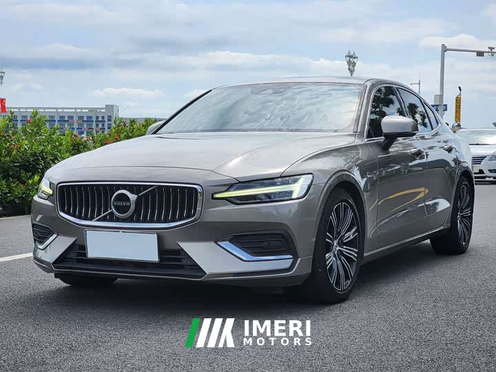 Volvo S60 B4 Intelligent Remote Luxury Edition - ავტომობილი ჩინეთიდან