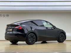 Tesla Model Y Rear-Wheel Drive - ფოტო 18