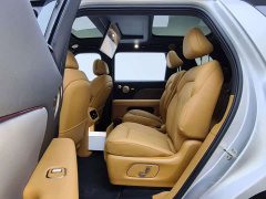 IM Motors Zhiji LS8 52 Max Luxury Six-Seater - ფოტო 10