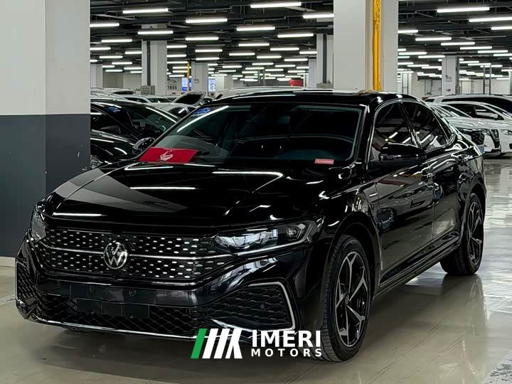 Volkswagen Passat Outstanding Edition 380TSI Starry Sky Dragon Ascendant Version