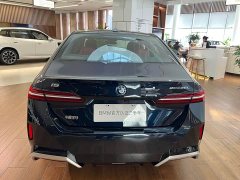 BMW i5 eDrive 35L M Sport Package - ფოტო 3
