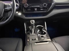 Toyota Crown Venza 2022 2.5L HEV AWD Premium - ფოტო 16