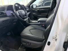 Toyota Crown Venza 2022 2.5L HEV AWD Premium - ფოტო 8