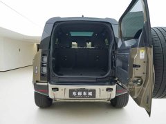Land Rover Defender 110 P400 X - ფოტო 5