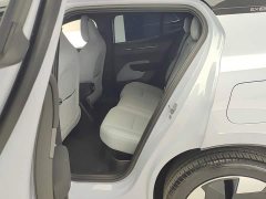 Volvo EX30 2025 Rear-Wheel Drive Extended Range Ultra - ფოტო 11