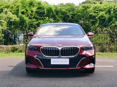 BMW 5 Series 530Li Luxury M Sport Package - ფოტო 8