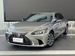 Lexus ES 300h Premium Edition - ფოტო 1