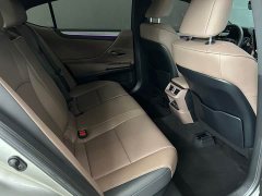 Lexus ES 300h Premium Edition - ფოტო 11