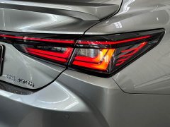 Lexus ES 300h Premium Edition - ფოტო 13