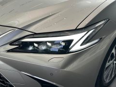 Lexus ES 300h Premium Edition - ფოტო 16