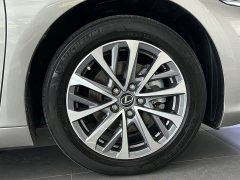 Lexus ES 300h Premium Edition - ფოტო 19