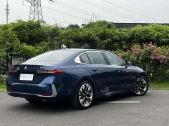 BMW 5 Series 530Li Luxury Edition Premium Package - ფოტო 4