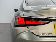 Lexus ES 200 Excellence Edition - ფოტო 13