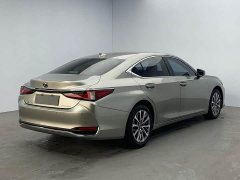 Lexus ES 200 Excellence Edition - ფოტო 4
