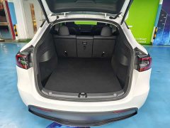 Tesla Model Y Long Range All-Wheel Drive - ფოტო 17