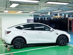 Tesla Model Y Long Range All-Wheel Drive - ფოტო 6