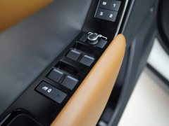 Land Rover Range Rover Velar 250PS Gloss Black Collector's Edition - ფოტო 10