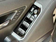 Toyota Land Cruiser (Imported) LC300 3.5T Automatic - ფოტო 8