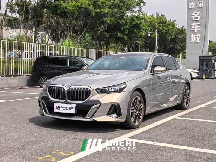 BMW 5 Series 525Li M Sport Package - ავტომობილი ჩინეთიდან