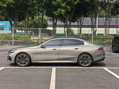 BMW 5 Series 525Li M Sport Package - ფოტო 4