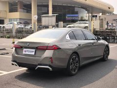 BMW 5 Series 525Li M Sport Package - ფოტო 5