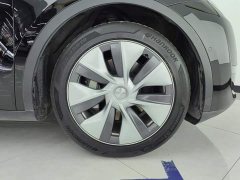 Tesla Model Y Standard Range RWD - ფოტო 6