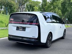 Li Auto Li Xiang MEGA Ultra - ფოტო 3