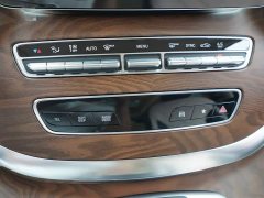Mercedes-Benz V-Class 2022 V 260 L Long Wheelbase Luxury Edition - ფოტო 10